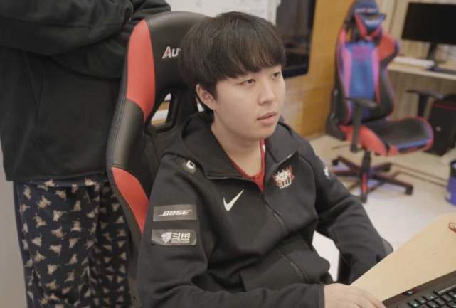 高大型后卫 高大型后卫