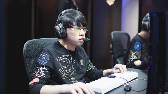 地给予舞台 地给予舞台